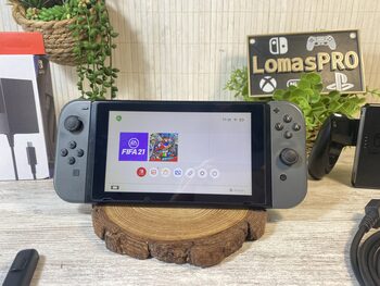 Nintendo Switch V2 con accesorios 