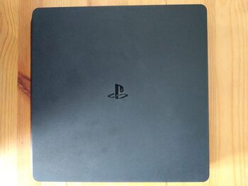 PlayStation 4 Slim 