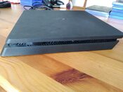 PlayStation 4 Slim 