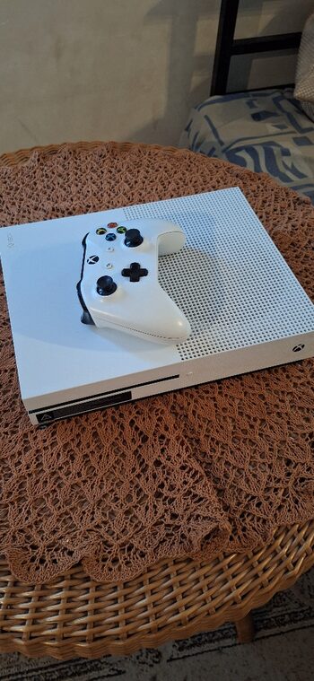 Xbox One S su pultėliu