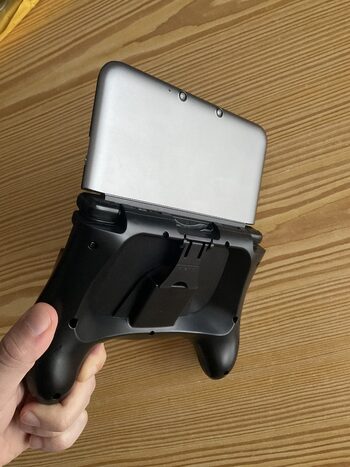 Nintendo 3DS XL con agarre cómodo