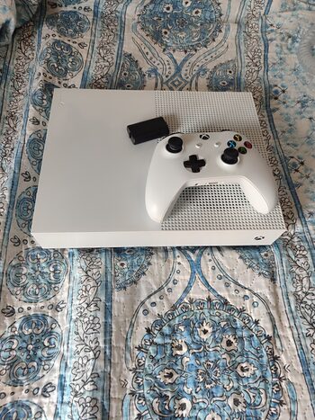  Xbox One S All Digital + Mando y Accesorios 
