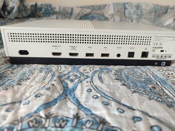  Xbox One S All Digital + Mando y Accesorios 
