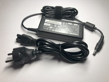 Toshiba pa3467e-1ac3 65W 19V 3.42A 5.5 x 2.5mm Genuine Power Adapter Charger