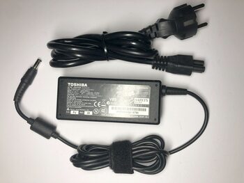 Toshiba pa3467e-1ac3 65W 19V 3.42A 5.5 x 2.5mm Genuine Power Adapter Charger