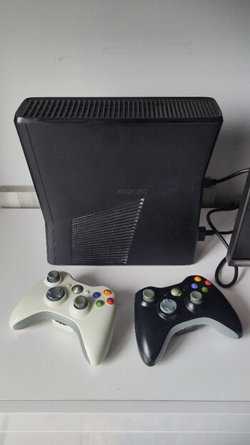 Xbox 360 S + 4 mandos + 300 juegos for sale