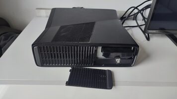 Xbox 360 S + 4 mandos + 300 juegos