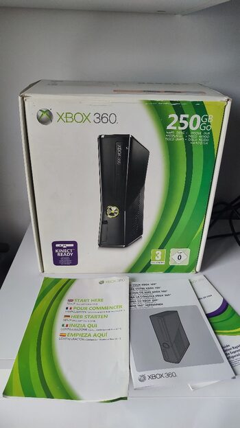 Xbox 360 S + 4 mandos + 300 juegos