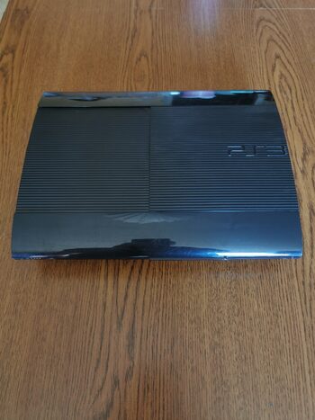 Playstation 3 Super Slim 500gb su priedais ir žaidimais