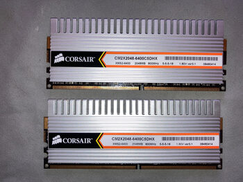 Corsair XMS2 DHX 4 GB (2 x 2 GB) DDR2-800 Black / White PC RAM