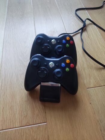 Redeem Xbox 360 su priedais.