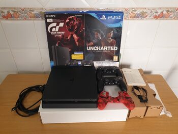 Playstation 4 Jet black 1Tb 