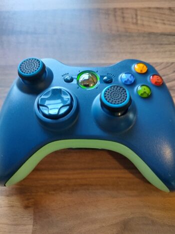 Mėlynas Xbox 360 E Limited Edition 500GB. 