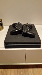 Playstation 4 1TB, du pulteliai