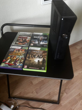 Xbox 360 su 4žaidimais