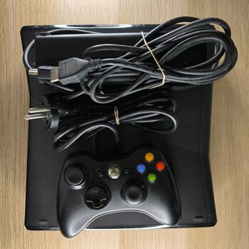 Consola Xbox 360 Slim Con Cables + Mando