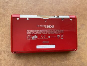 Nintendo 3DS roja con juegos