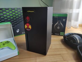 Xbox Series X, 1TB + 2 pulteliai + Ausinės for sale