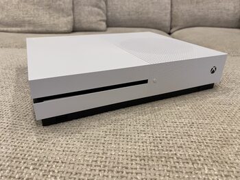 Get Xbox One S 1TB su 2 pulteliais