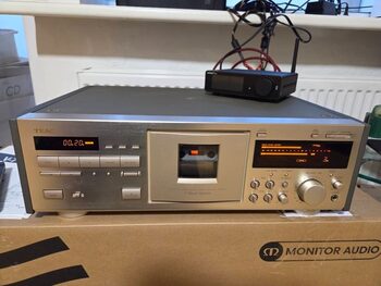 Kasetinė deka TEAC V-7000