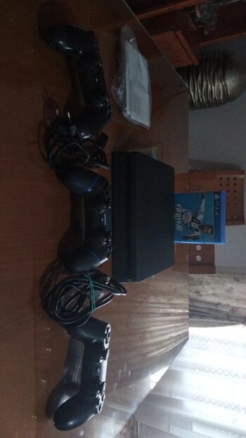 PS4 + 3 mandos 