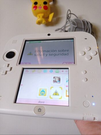 Nintendo 2ds blanco y roja con cargador original 