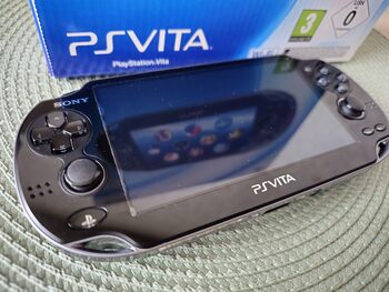 Redeem oled psvita su priedais + persona 4 golden