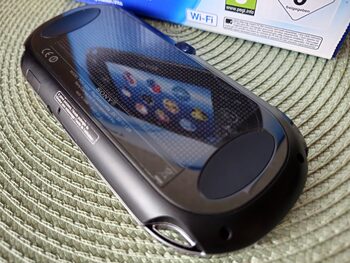 oled psvita su priedais + persona 4 golden