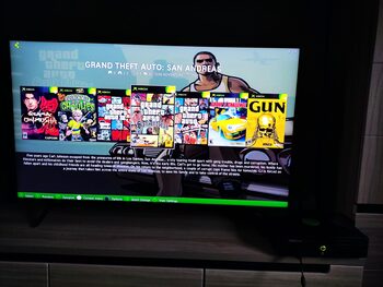 Atrištas Xbox sata 250gb įrašyta 80žaidimų