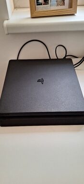 PlayStation 4 Slim, Black, 1TB + 2 pulteliai + pultelių pakrovimo stotelė