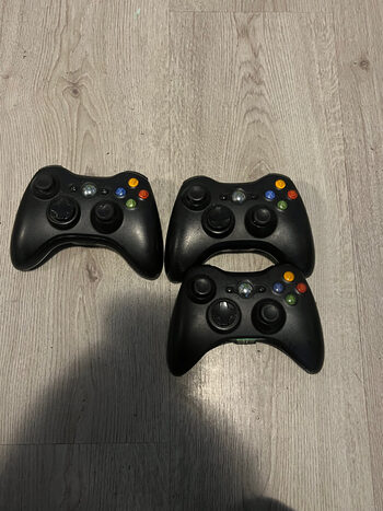 Get 2Xboxai su žaidimais pulteliais ir laidais
