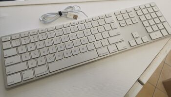 Apple Magic Keyboard A1243 laidinė klaviatūra su NUM PAD