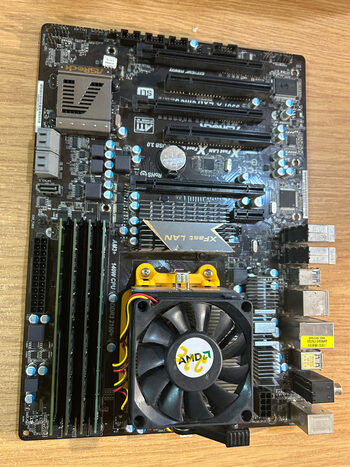 ASRock 990FX Extreme4 AMD 990FX ATX DDR3 AM3+ 3 x PCI-E x16 Slots Motherboard