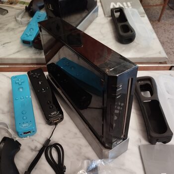 Nintendo Wii Black+2 Wii Motion Plus+Wii Wheel+Accesorios