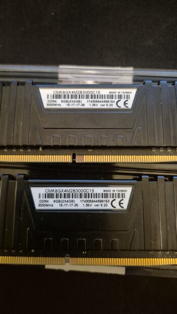 Corsair Vengeance LPX 8 GB (2 x 4 GB) DDR4-3000 Black / Yellow PC RAM