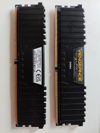 Corsair Vengeance LPX 16 GB (2 x 8 GB) DDR4-3200 Black / Yellow PC RAM