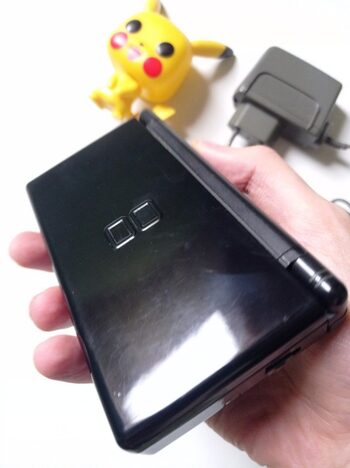 Get Nintendo ds lite negra con cargador y lápiz solamente 