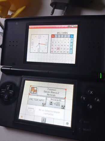 Nintendo ds lite negra con cargador y lápiz solamente 