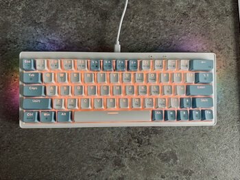 Mechanine klaviatura (mechanical keyboard with yellow switches)