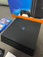 Ps4 Pro 1TB + 4 žaidimai + pultelis