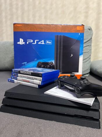 Redeem Ps4 Pro 1TB + 4 žaidimai + pultelis