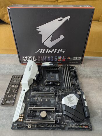 Gigabyte GA-AX370-GAMING 5 AMD X370 ATX DDR4 AM4 3 x PCI-E x16 Slots Motherboard