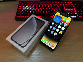 Apple iPhone XR 64GB White