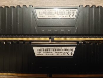 Corsair Vengeance LPX 16 GB (4 x 4 GB) DDR4-2800 Black / Yellow PC RAM