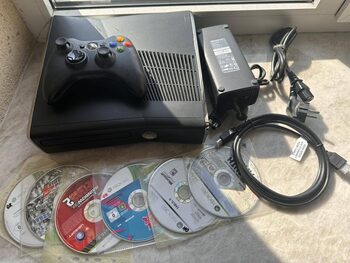 Xbox 360 S Slim 250GB su originaliu pulteliu ir žaidimais