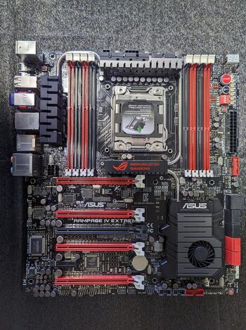 Asus Rampage IV Extreme Intel X79 EATX DDR3 LGA2011 5 x PCI-E x16 Slots Motherboard