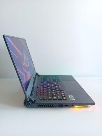 Asus Rog Strix G513rm laptop