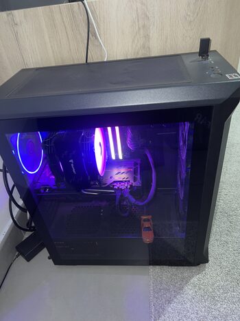 Se vende PC gaming con un año y medio de uso escaso por falta de tiempo