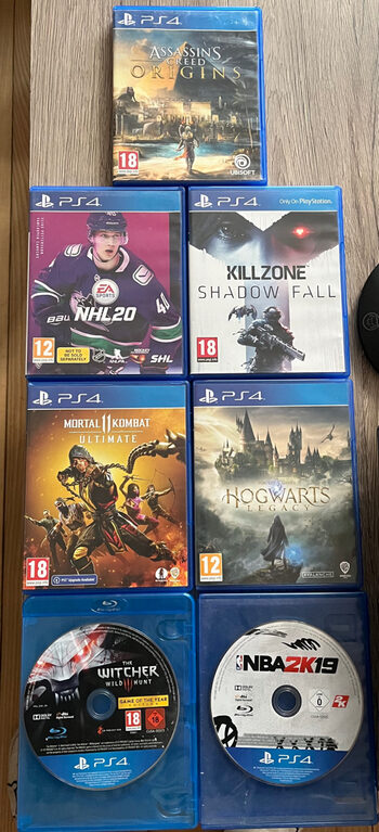 PS4 PRO 1TB su žaidimais, 2 pulteliais, pultelių įkrovimo stotele for sale