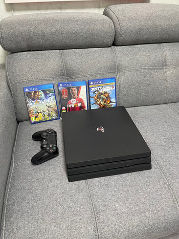 Ps4 Pro 1 TB + 3 žaidimai